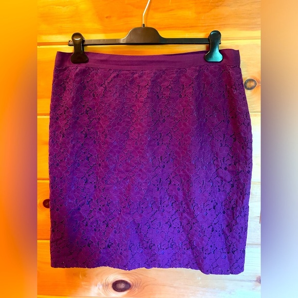 J Crew womens the pencil skirt floral lace purple lined back zipper sz 12 - Picture 1 of 9